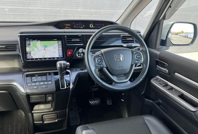 Honda Stepwgn V Рестайлинг с пробегом 2019 года, цена 2 620 000 рублей, 49845 км, минивэн, Автокод Объявления