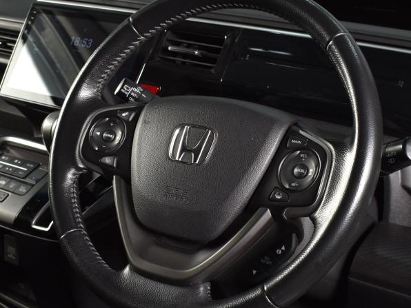 Honda Stepwgn V Рестайлинг с пробегом 2017 года, цена 2 275 995 рублей, 121736 км, минивэн, Автокод Объявления