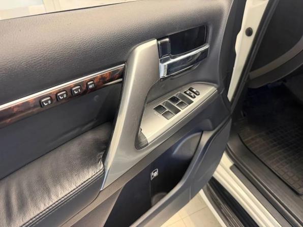 Toyota Land Cruiser 200 Series Рестайлинг 1 с пробегом 2015 года, цена 4 400 000 рублей, 172435 км, внедорожник, Автокод Объявления