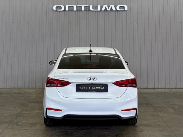 Hyundai Solaris II с пробегом 2018 года, цена 1 297 000 рублей, 101656 км, седан, Автокод Объявления