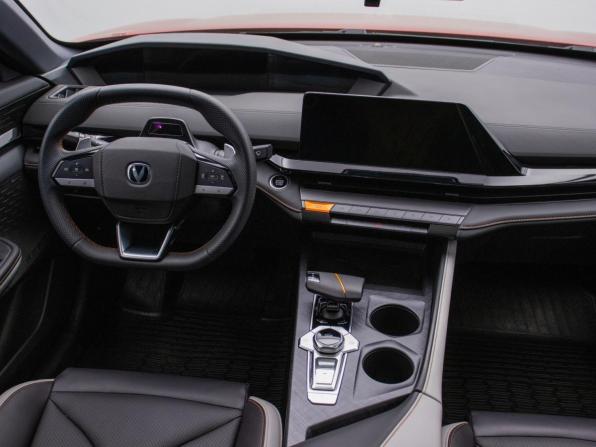 Changan UNI-V I с пробегом 2023 года, цена 2 169 000 рублей, 44189 км, лифтбек, Автокод Объявления