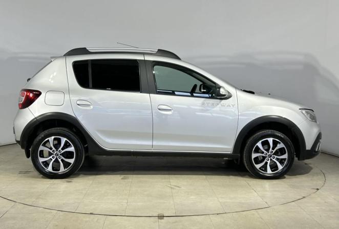 Renault Sandero II Рестайлинг с пробегом 2019 года, цена 1 325 000 рублей, 44926 км, хэтчбек, Автокод Объявления