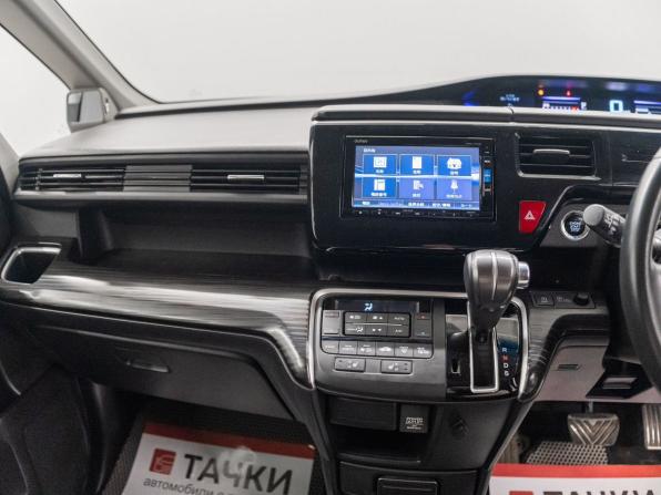 Honda Stepwgn V с пробегом 2017 года, цена 1 935 000 рублей, 115232 км, минивэн, Автокод Объявления