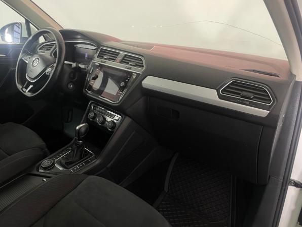 Volkswagen Tiguan II с пробегом 2017 года, цена 1 849 000 рублей, 215347 км, внедорожник, Автокод Объявления
