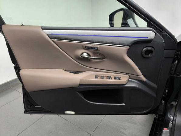Lexus ES VII Рестайлинг 2 с пробегом 2025 года, цена 5 198 000 рублей, 6820 км, седан, Автокод Объявления