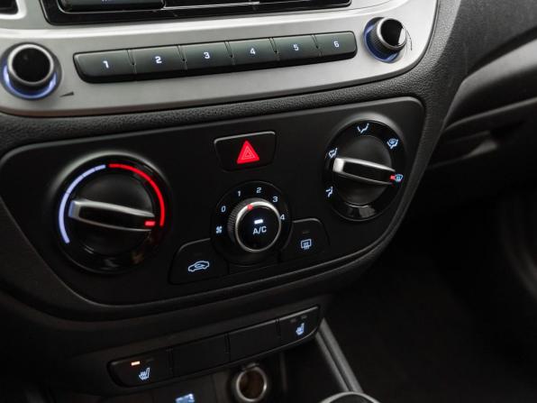 Hyundai Solaris II Рестайлинг с пробегом 2021 года, цена 1 390 000 рублей, 175641 км, седан, Автокод Объявления