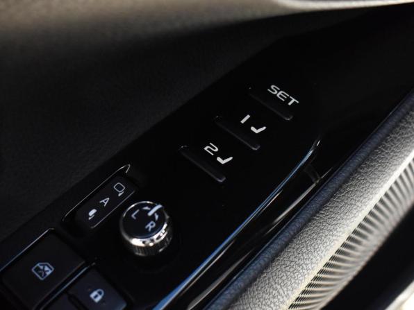 Toyota Camry VIII (XV70) с пробегом 2019 года, цена 2 970 000 рублей, 182600 км, седан, Автокод Объявления