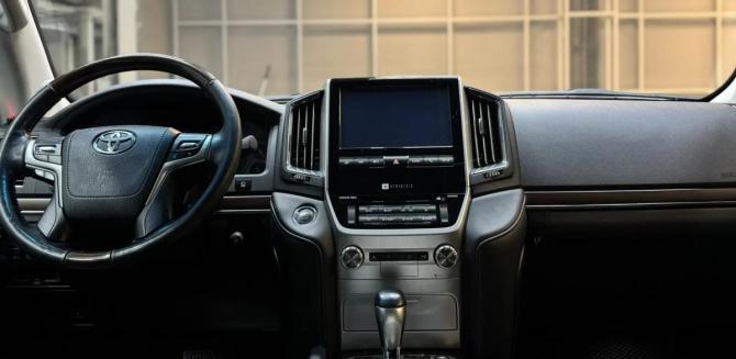 Toyota Land Cruiser 200 Series Рестайлинг 2 с пробегом 2019 года, цена 7 997 000 рублей, 130780 км, внедорожник, Автокод Объявления