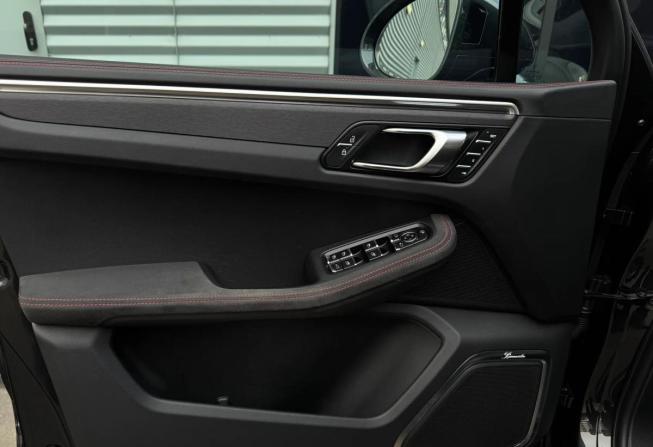 Porsche Macan I Рестайлинг 2 с пробегом 2023 года, цена 9 500 000 рублей, 9166 км, внедорожник, Автокод Объявления