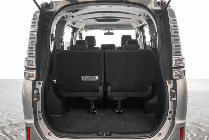 Toyota Voxy III (R80) Рестайлинг с пробегом 2018 года, цена 2 099 000 рублей, 147000 км, минивэн, Автокод Объявления