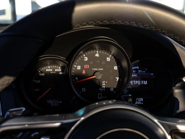 Porsche Macan I Рестайлинг с пробегом 2018 года, цена 3 729 000 рублей, 88255 км, внедорожник, Автокод Объявления