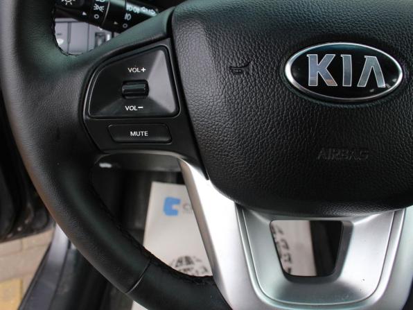 Kia Rio III Рестайлинг с пробегом 2015 года, цена 740 000 рублей, 234497 км, хэтчбек, Автокод Объявления