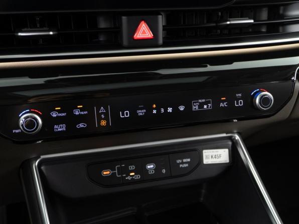 Kia Carnival IV Рестайлинг с пробегом 2025 года, цена 7 745 055 рублей, 49 км, минивэн, Автокод Объявления