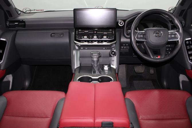 Toyota Land Cruiser 300 Series с пробегом 2023 года, цена 11 900 000 рублей, 6204 км, внедорожник, Автокод Объявления