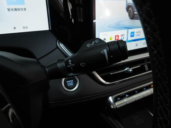 Geely Monjaro I Рестайлинг 2 с пробегом 2025 года, цена 4 269 000 рублей, 76 км, внедорожник, Автокод Объявления