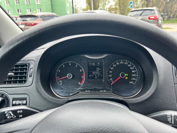 Volkswagen Polo V Рестайлинг с пробегом 2019 года, цена 1 453 100 рублей, 93432 км, седан, Автокод Объявления