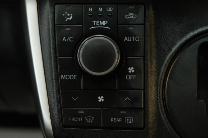 Toyota Wish II Рестайлинг с пробегом 2014 года, цена 1 719 000 рублей, 125000 км, минивэн, Автокод Объявления