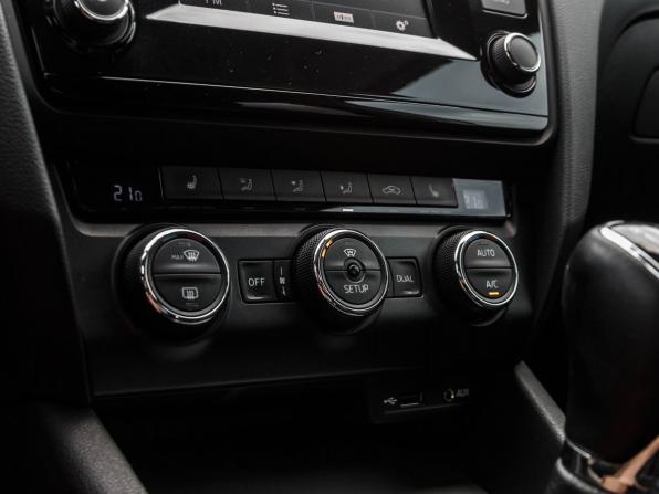 Skoda Octavia III (A7) с пробегом 2015 года, цена 1 230 000 рублей, 160419 км, лифтбек, Автокод Объявления