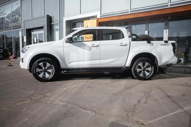 Isuzu D-Max III с пробегом 2024 года, цена 3 398 000 рублей, 35000 км, offers.body_type.unknown, Автокод Объявления