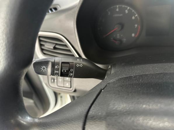 Hyundai Solaris II с пробегом 2018 года, цена 990 000 рублей, 134000 км, седан, Автокод Объявления