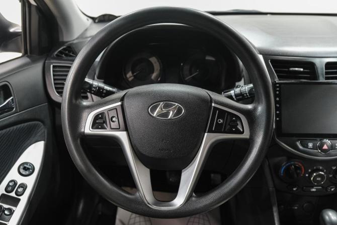 Hyundai Solaris I с пробегом 2013 года, цена 899 000 рублей, 176500 км, седан, Автокод Объявления