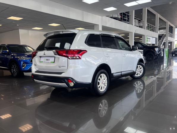 Mitsubishi Outlander III Рестайлинг 2 с пробегом 2015 года, цена 1 695 000 рублей, 180327 км, внедорожник, Автокод Объявления
