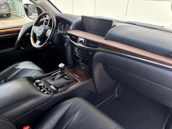 Lexus LX III Рестайлинг 2 с пробегом 2017 года, цена 7 990 000 рублей, 159397 км, внедорожник, Автокод Объявления