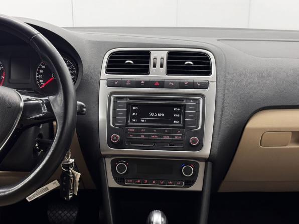 Volkswagen Polo V Рестайлинг с пробегом 2016 года, цена 1 310 000 рублей, 100216 км, седан, Автокод Объявления