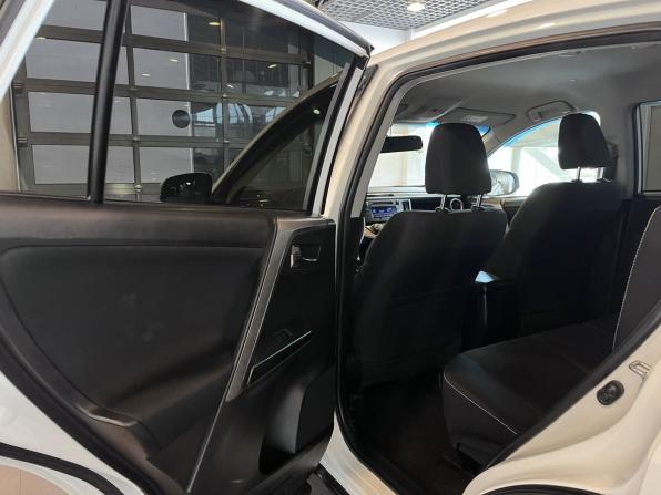 Toyota RAV4 IV (XA40) Рестайлинг с пробегом 2016 года, цена 1 899 000 рублей, 380274 км, внедорожник, Автокод Объявления