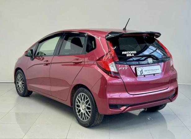 Honda Fit III Рестайлинг с пробегом 2018 года, цена 1 019 000 рублей, 60696 км, хэтчбек, Автокод Объявления
