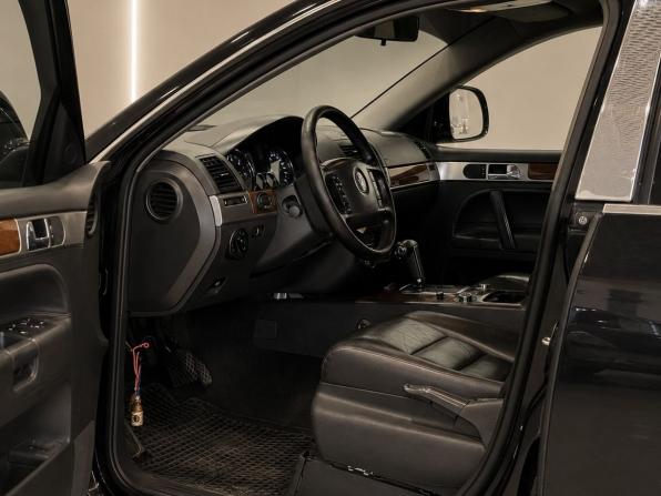 Volkswagen Touareg I Рестайлинг с пробегом 2008 года, цена 1 295 000 рублей, 240000 км, внедорожник, Автокод Объявления