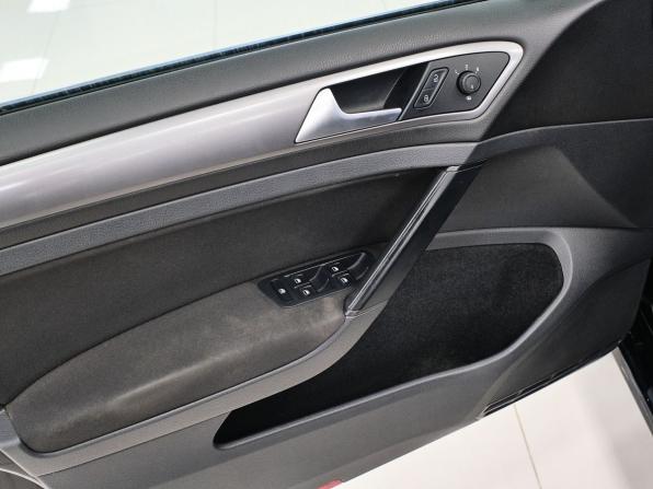 Volkswagen Golf VII с пробегом 2014 года, цена 963 000 рублей, 80211 км, хэтчбек, Автокод Объявления