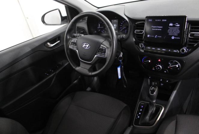 Hyundai Solaris II Рестайлинг с пробегом 2021 года, цена 1 680 000 рублей, 70508 км, седан, Автокод Объявления