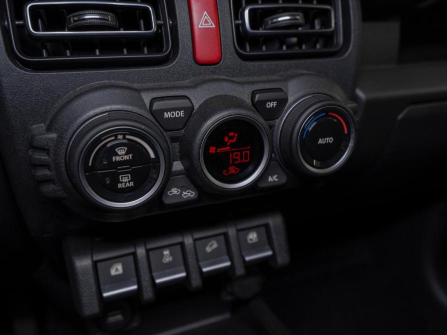 Suzuki Jimny IV Москва  - изображение 17