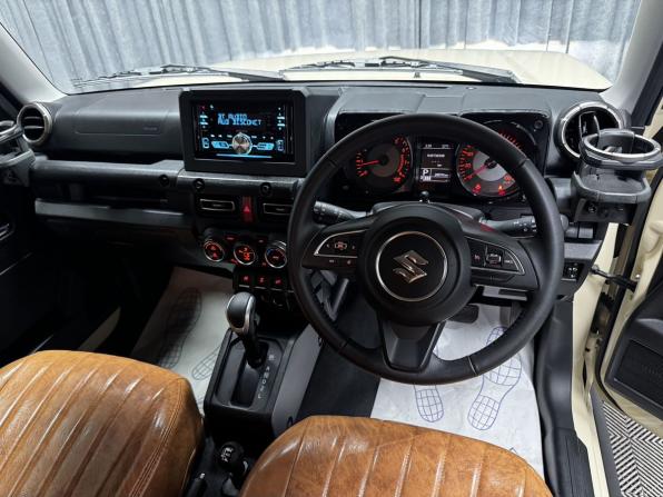Suzuki Jimny IV с пробегом 2022 года, цена 2 550 000 рублей, 28878 км, внедорожник, Автокод Объявления