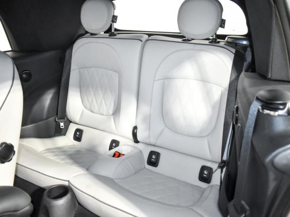 Mini Hatch III (F55/F56) Рестайлинг 2 с пробегом 2022 года, цена 3 700 000 рублей, 24750 км, хэтчбек, Автокод Объявления