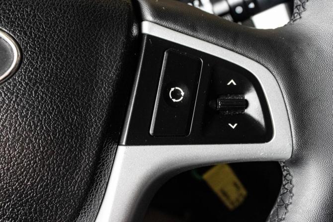 Hyundai Solaris I Рестайлинг с пробегом 2015 года, цена 999 000 рублей, 205368 км, хэтчбек, Автокод Объявления