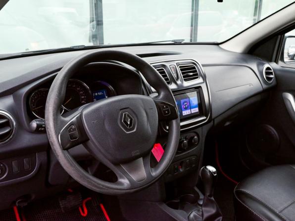 Renault Sandero II с пробегом 2017 года, цена 929 000 рублей, 218150 км, хэтчбек, Автокод Объявления
