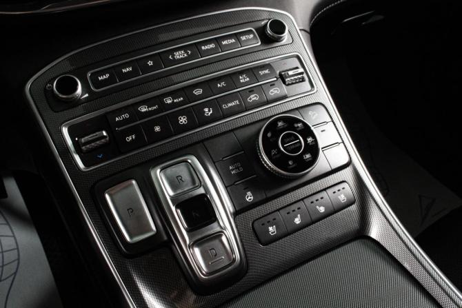 Hyundai Santa Fe IV Рестайлинг с пробегом 2021 года, цена 4 729 000 рублей, 19876 км, внедорожник, Автокод Объявления
