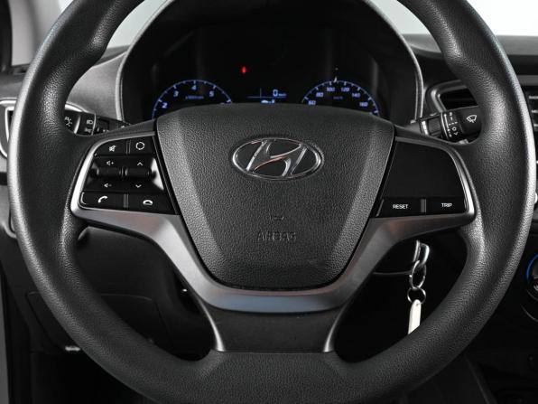 Hyundai Solaris II Рестайлинг с пробегом 2021 года, цена 1 635 000 рублей, 90179 км, седан, Автокод Объявления