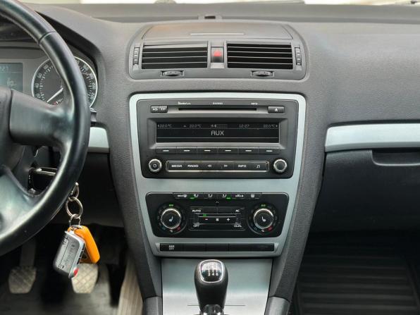 Skoda Octavia II (A5) Рестайлинг с пробегом 2012 года, цена 669 000 рублей, 276096 км, лифтбек, Автокод Объявления