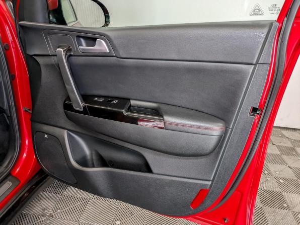 Kia Sportage IV Рестайлинг с пробегом 2021 года, цена 2 945 000 рублей, 63859 км, внедорожник, Автокод Объявления