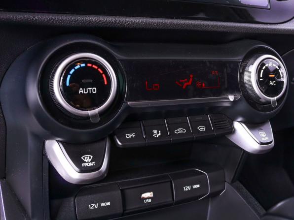 Kia Rio IV Рестайлинг с пробегом 2021 года, цена 2 029 000 рублей, 21500 км, седан, Автокод Объявления