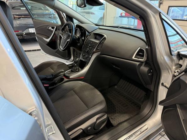 Opel Astra J Рестайлинг с пробегом 2012 года, цена 795 000 рублей, 128710 км, седан, Автокод Объявления