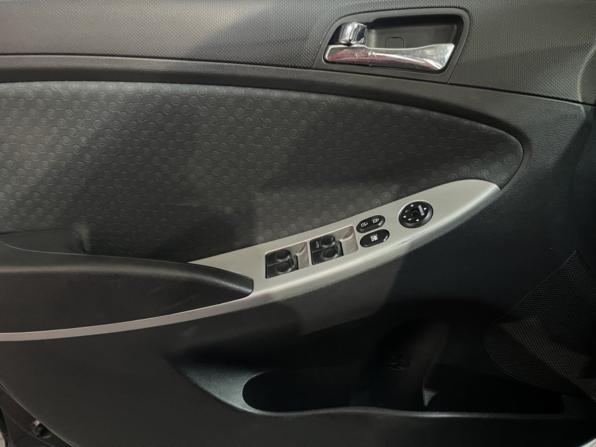 Hyundai Solaris I с пробегом 2012 года, цена 695 000 рублей, 176765 км, хэтчбек, Автокод Объявления