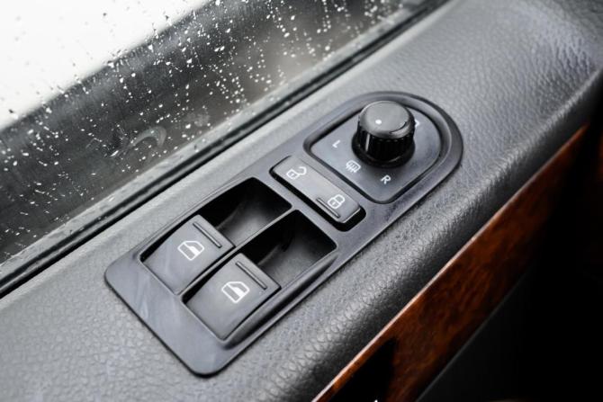 Volkswagen Multivan T5 Рестайлинг с пробегом 2011 года, цена 2 299 000 рублей, 231764 км, минивэн, Автокод Объявления