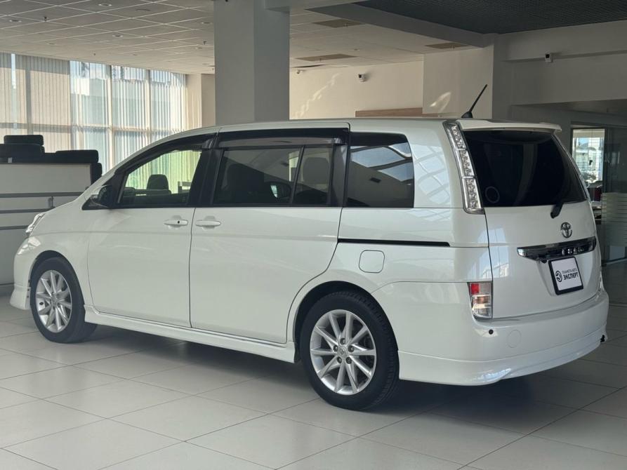 Toyota ISis I Рестайлинг Челябинск  - изображение 6