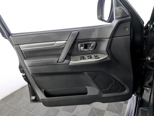 Mitsubishi Pajero IV Рестайлинг 2 с пробегом 2015 года, цена 2 650 000 рублей, 114877 км, внедорожник, Автокод Объявления