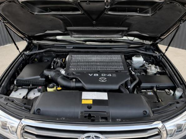 Toyota Land Cruiser 200 Series Рестайлинг 1 с пробегом 2012 года, цена 3 300 000 рублей, 213531 км, внедорожник, Автокод Объявления