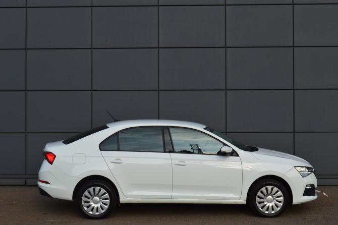Skoda Rapid II с пробегом 2022 года, цена 1 650 000 рублей, 53007 км, лифтбек, Автокод Объявления